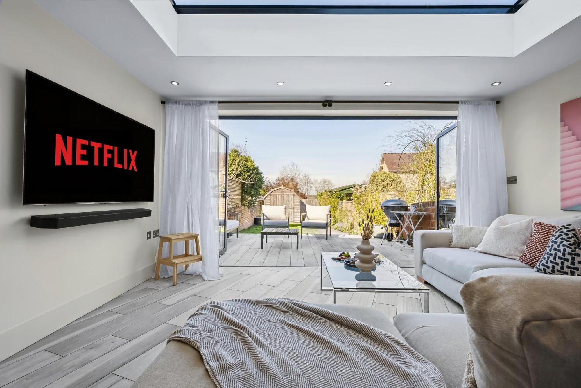 3-bedroom Stylish Stunning & Open Plan Home, Sleeps 6 With Private Off-road Parking And Private Garden - Long Term And Summer Special Offer! - By Blue Puffin Сasa de vacaciones *
