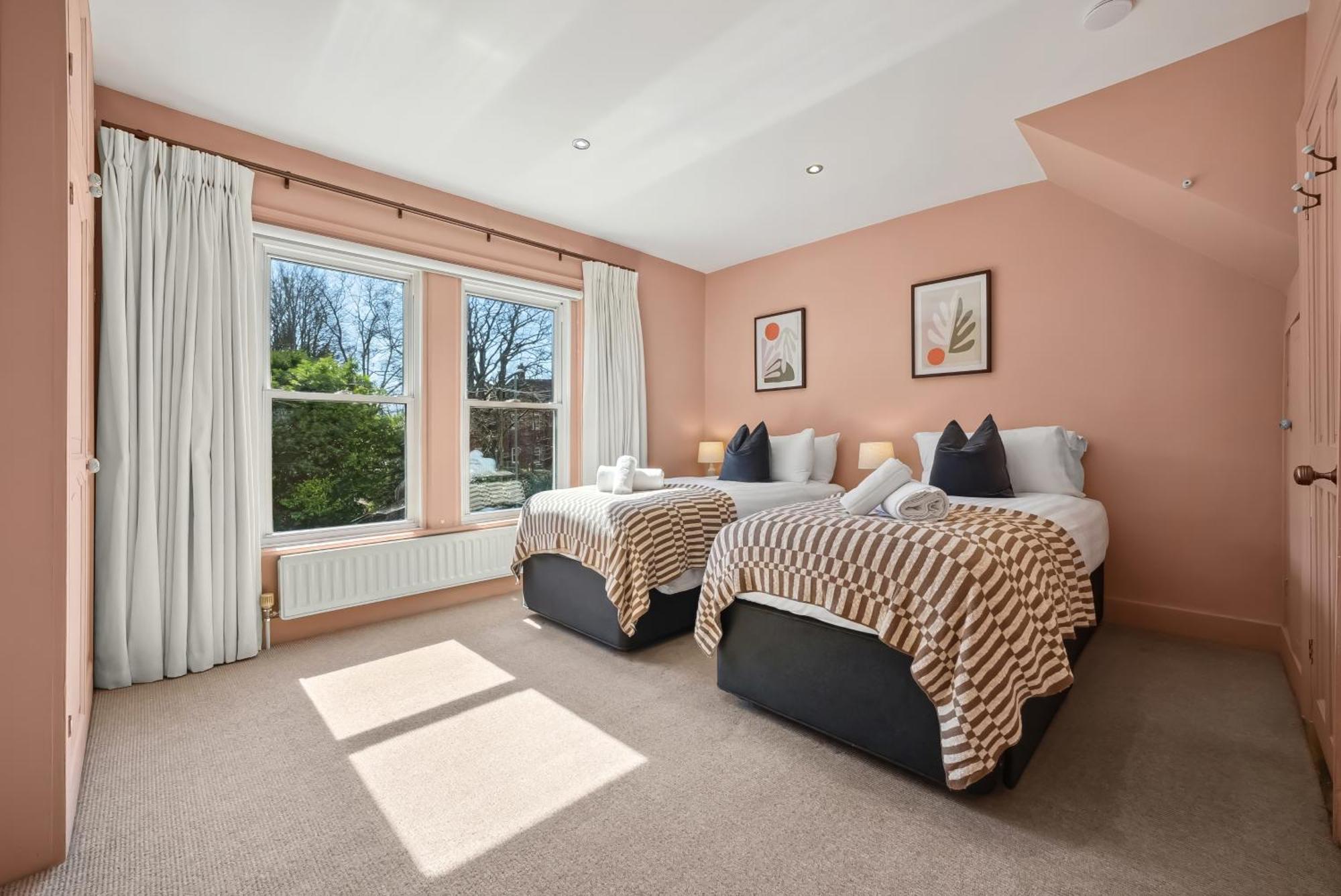 Сasa de vacaciones 3-bedroom Stylish Stunning & Open Plan Home, Sleeps 6 With Private Off-road Parking And Private Garden - Long Term And Summer Special Offer! - By Blue Puffin Winchester