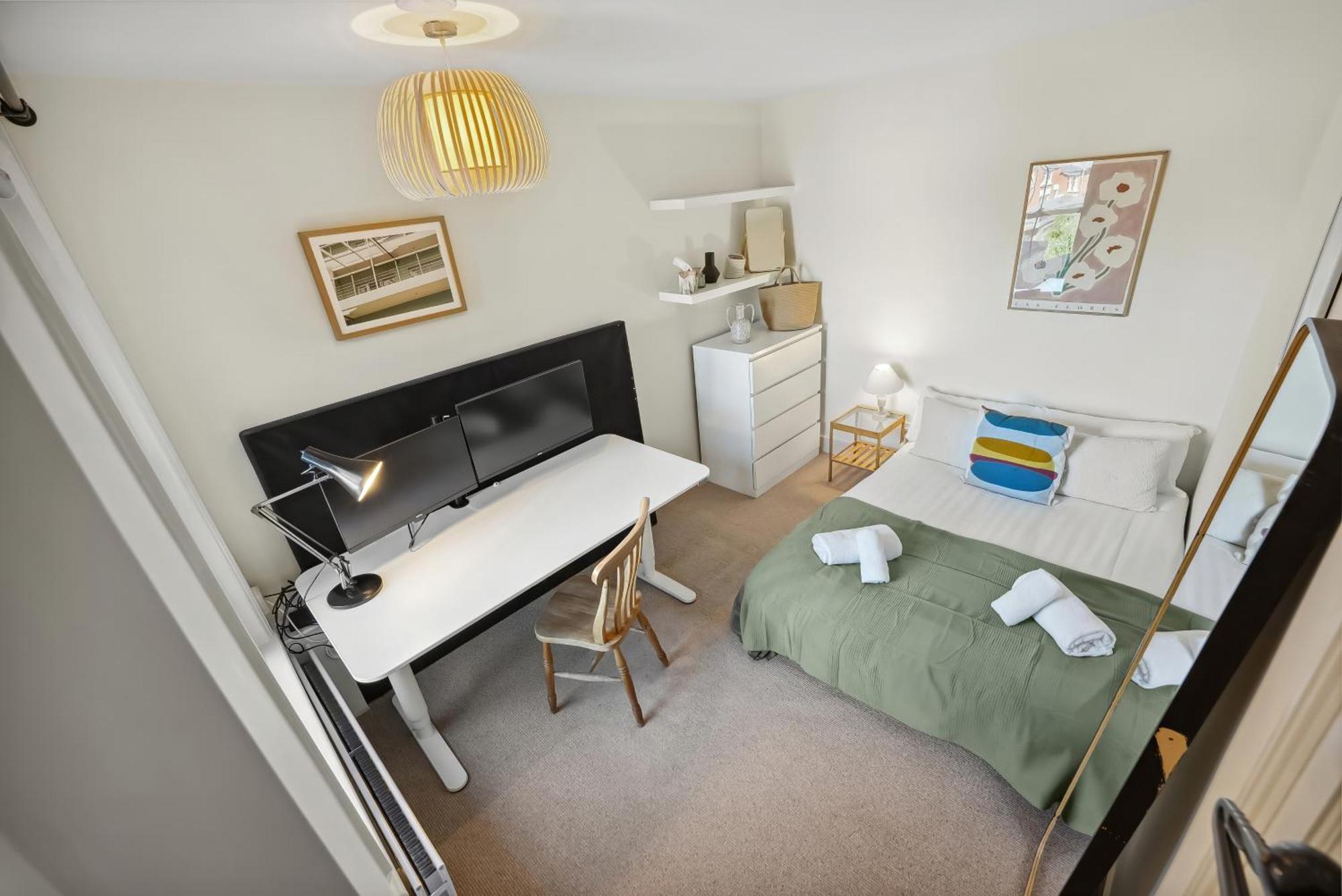 Сasa de vacaciones 3-bedroom Stylish Stunning & Open Plan Home, Sleeps 6 With Private Off-road Parking And Private Garden - Long Term And Summer Special Offer! - By Blue Puffin *