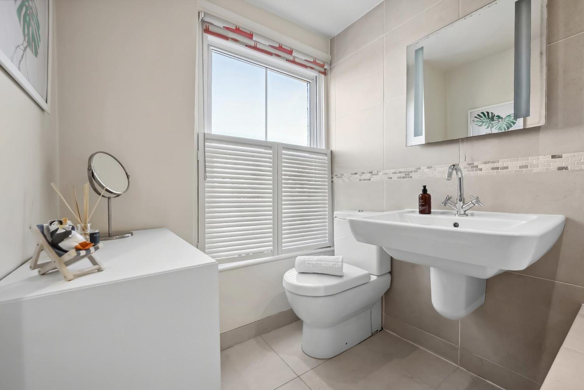 3-bedroom Stylish Stunning & Open Plan Home, Sleeps 6 With Private Off-road Parking And Private Garden - Long Term And Summer Special Offer! - By Blue Puffin Сasa de vacaciones Winchester